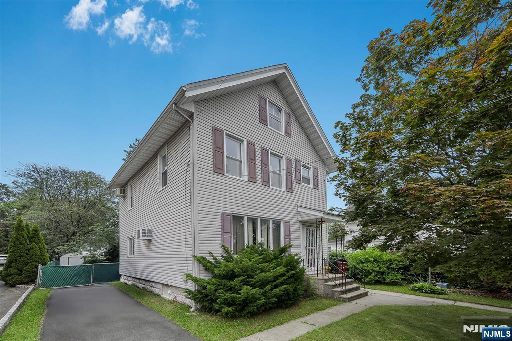 $575,000 Colonial