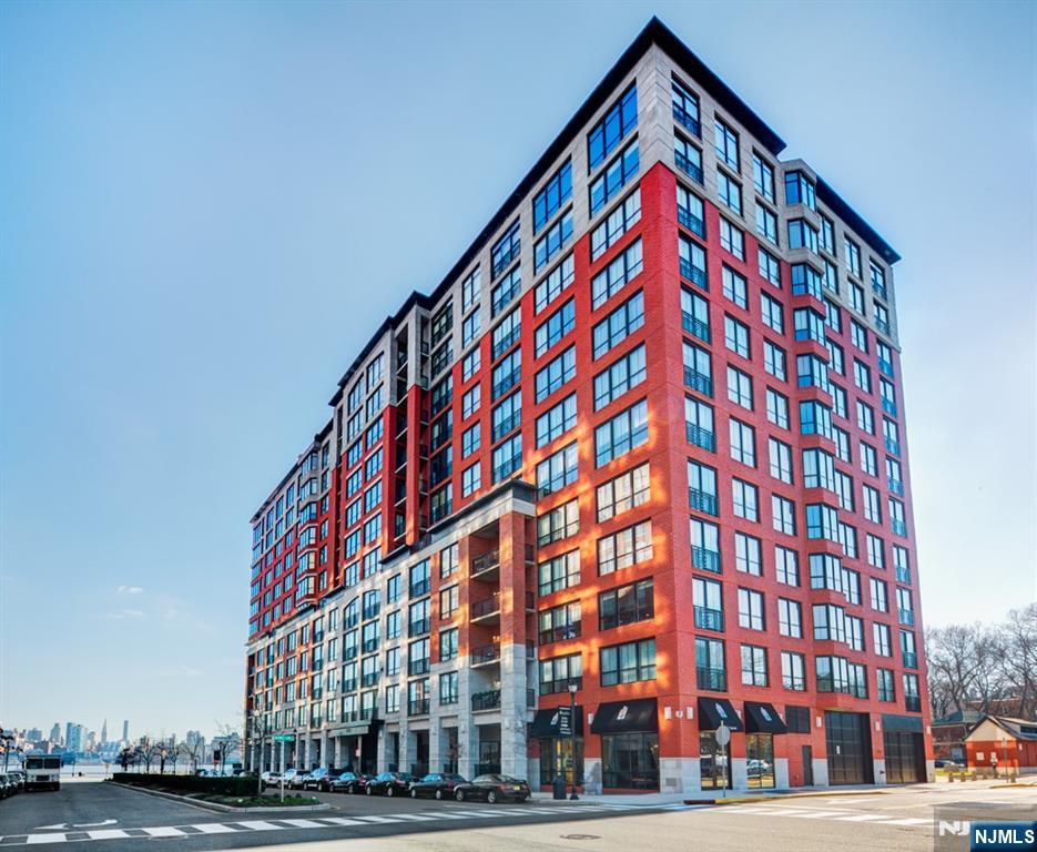 $949,000 Condo
