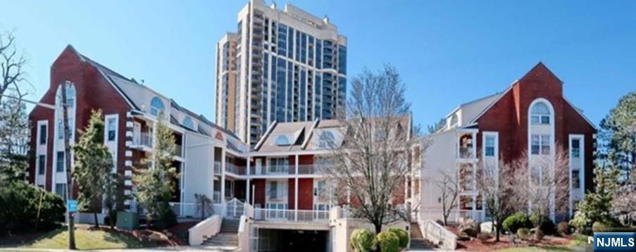 $799,000 Condo