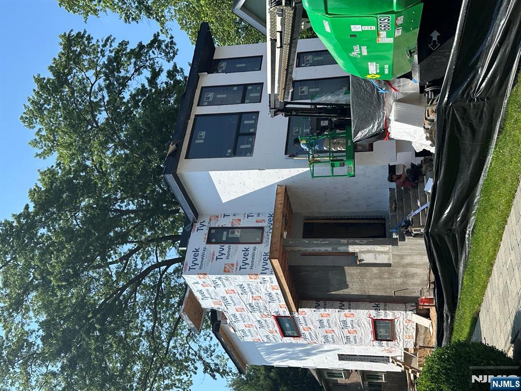 $1,949,000 Colonial
