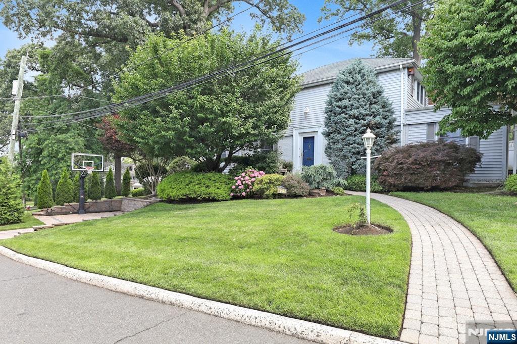 $1,185,000 Colonial