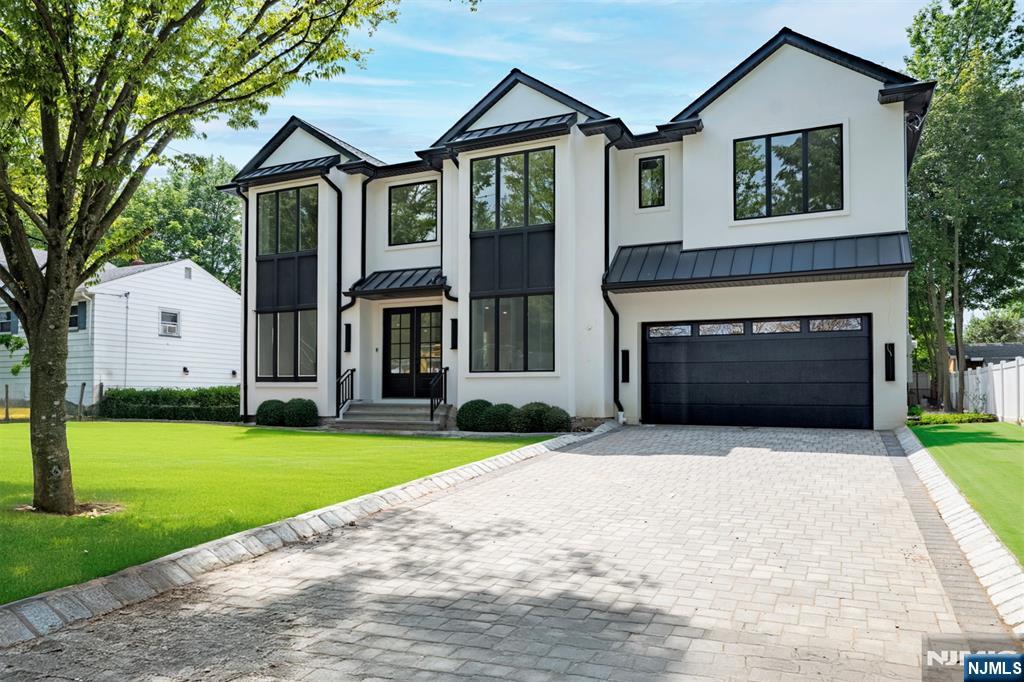 $2,425,000 Colonial