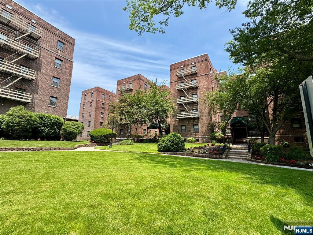 Homes for sale in Fort Lee, NJ | 2337 Hudson Ter #B10, Fort Lee, NJ 07024 | MLS# 25023283