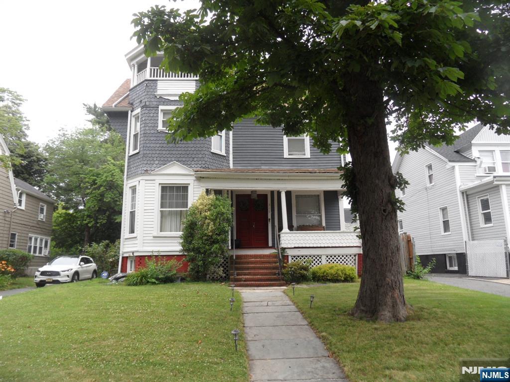 $685,000 Colonial