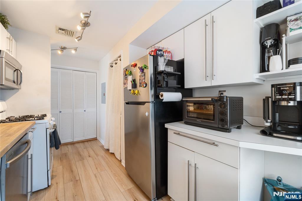 Homes for sale in New Milford, NJ | 133 Center St #E5, New Milford, NJ 07646 | MLS# 25023297