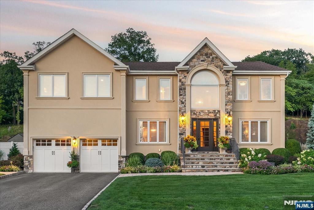 $1,325,000 Colonial