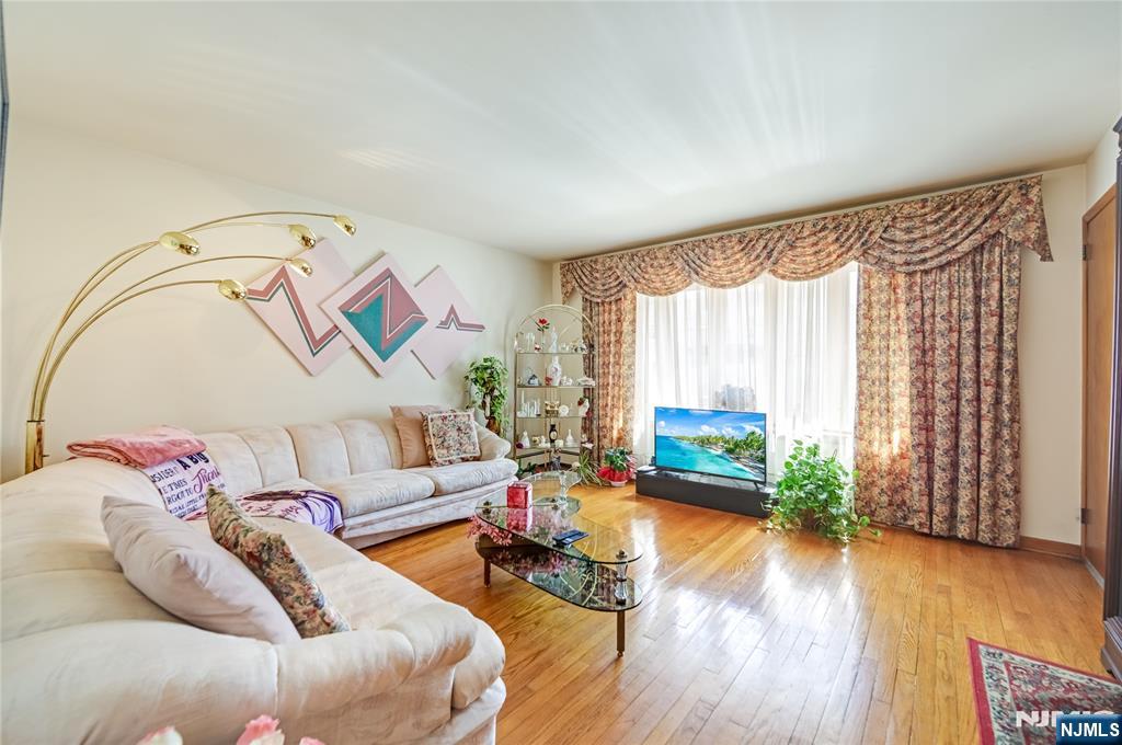 Homes for sale in Harrison, NJ | 308 Hamilton St, Harrison, NJ 07029 | MLS# 25023394