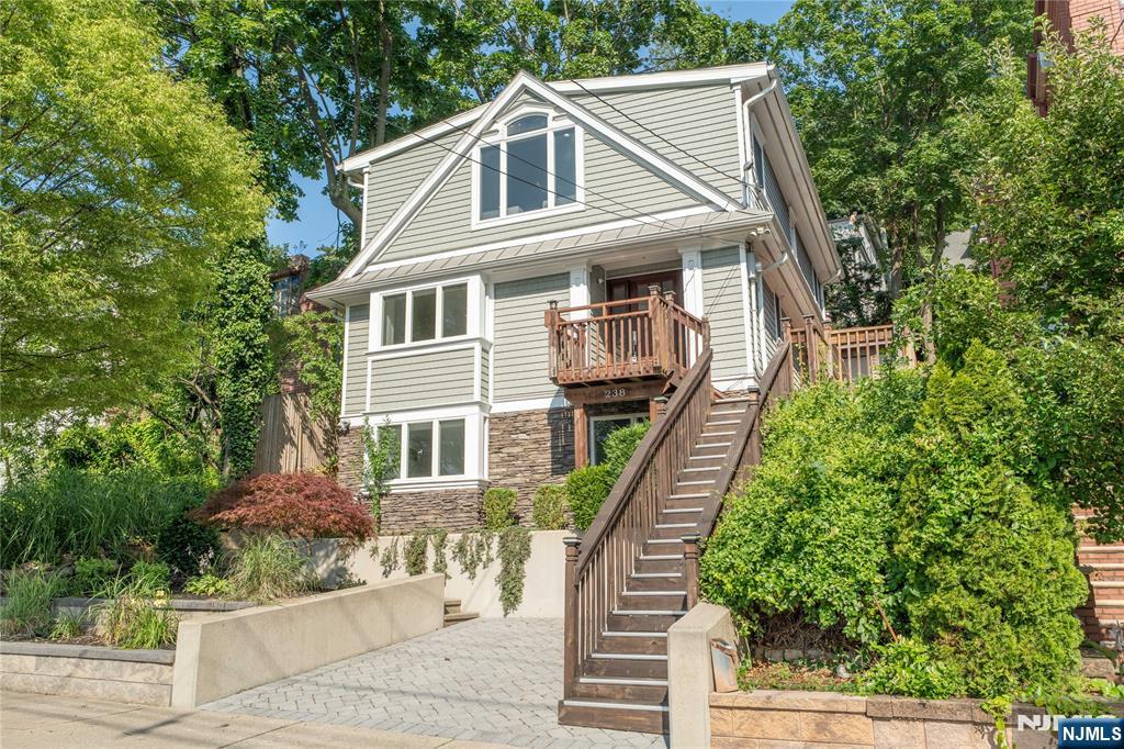 $1,039,000 Colonial