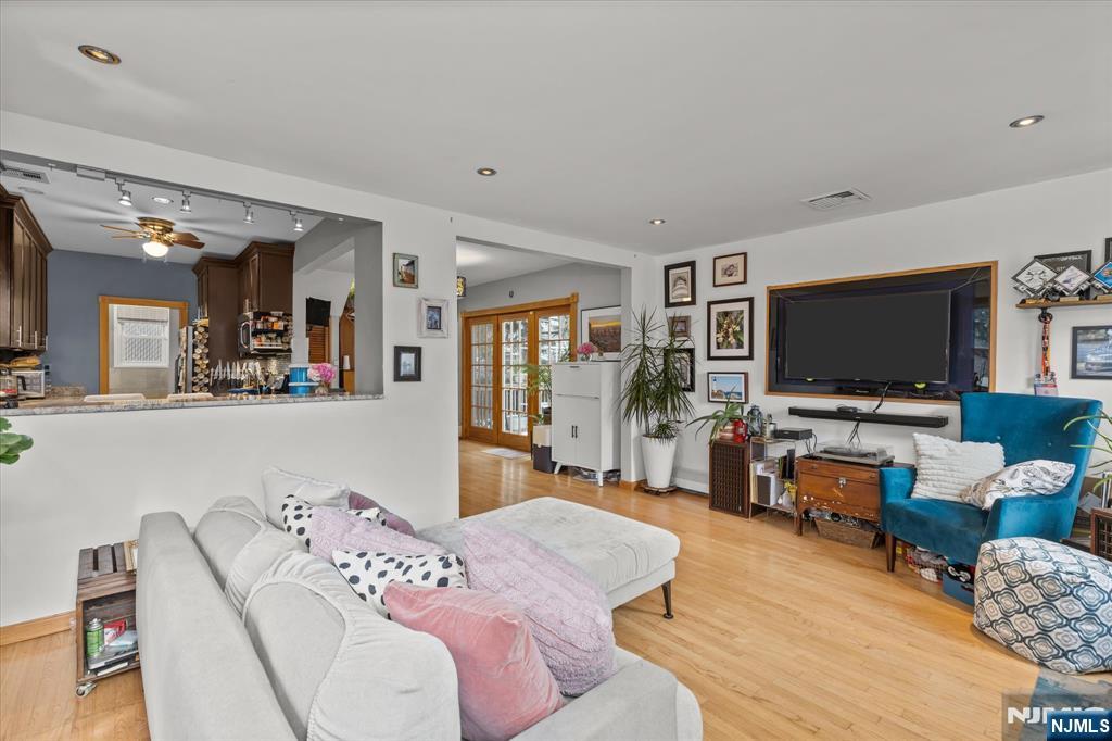 Homes for sale in Lyndhurst, NJ | 274 Warren St, Lyndhurst, NJ 07071 | MLS# 25023507