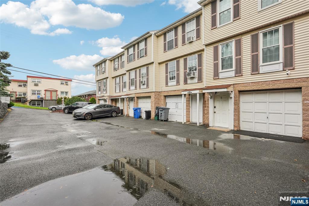 $399,000 Townhouse