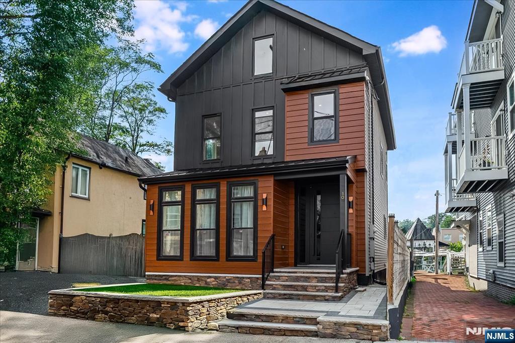 $1,188,880 Colonial