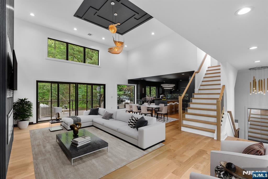 $3,998,000 Contemporary