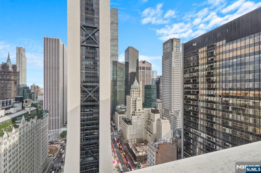 Homes for sale in Manhattan, NY | 58 W 58Th St #3C, Manhattan, NY 10019 | MLS# 25023622