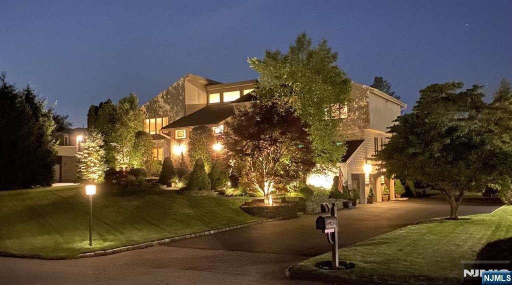 $2,100,000 Contemporary