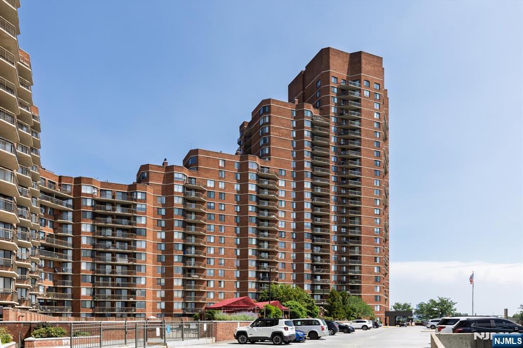 $525,000 Condo