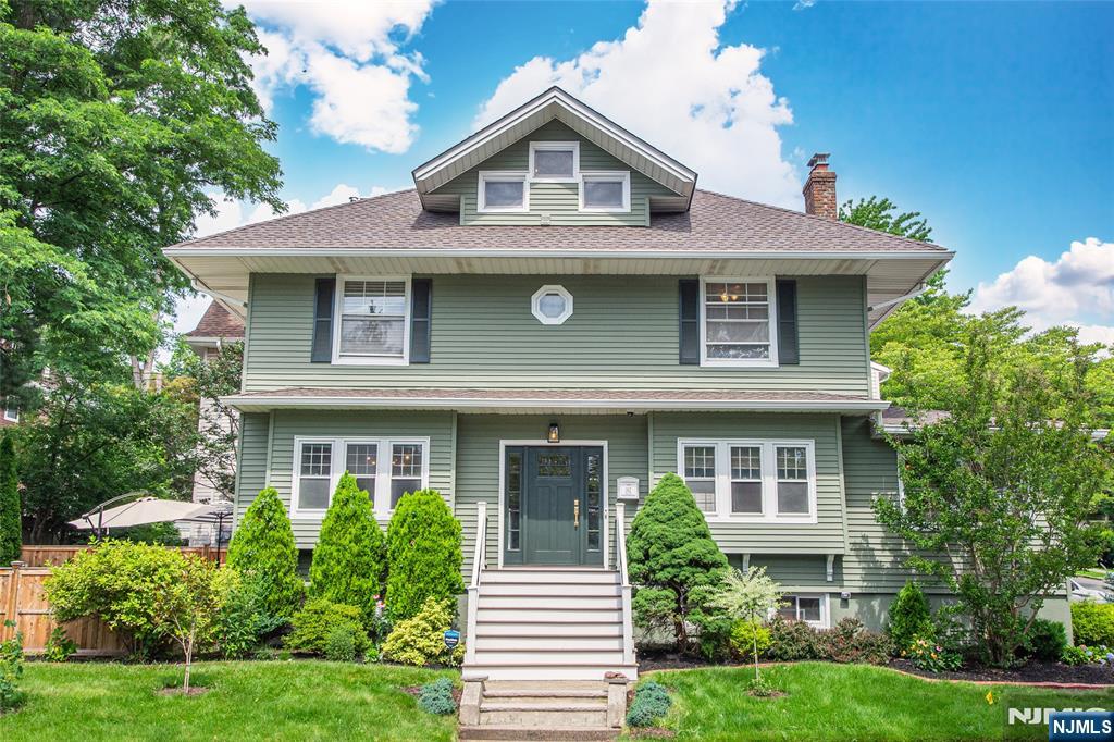 $825,000 Colonial
