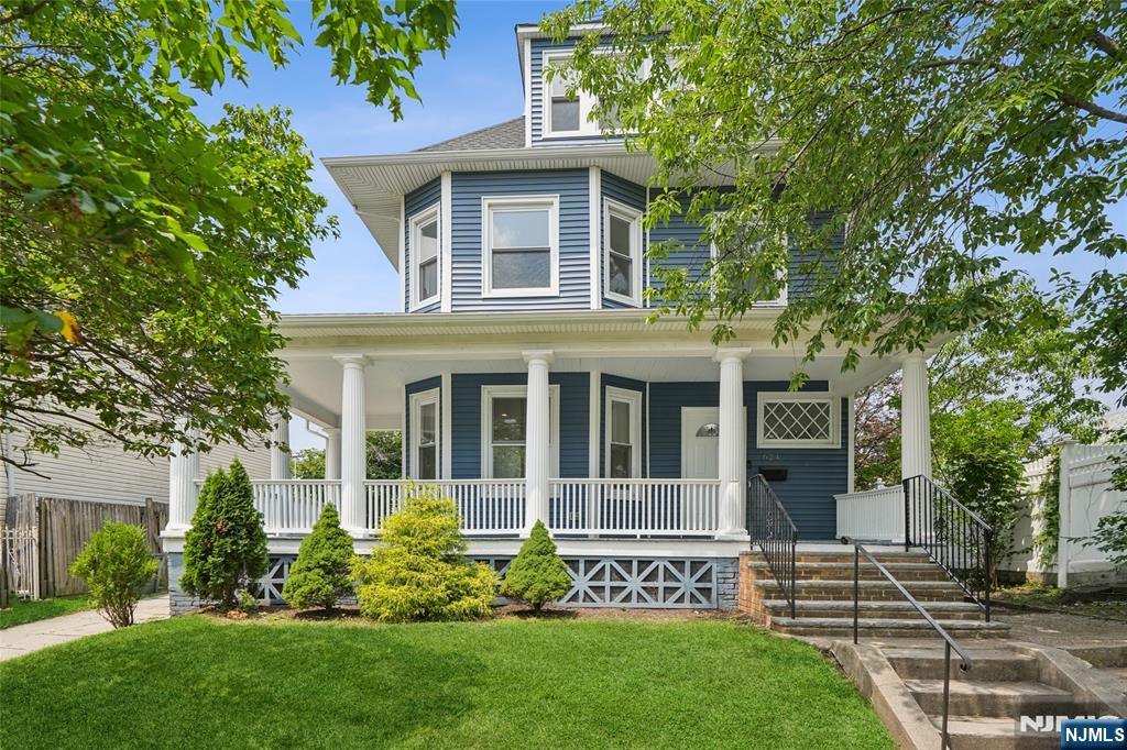 $725,000 Colonial