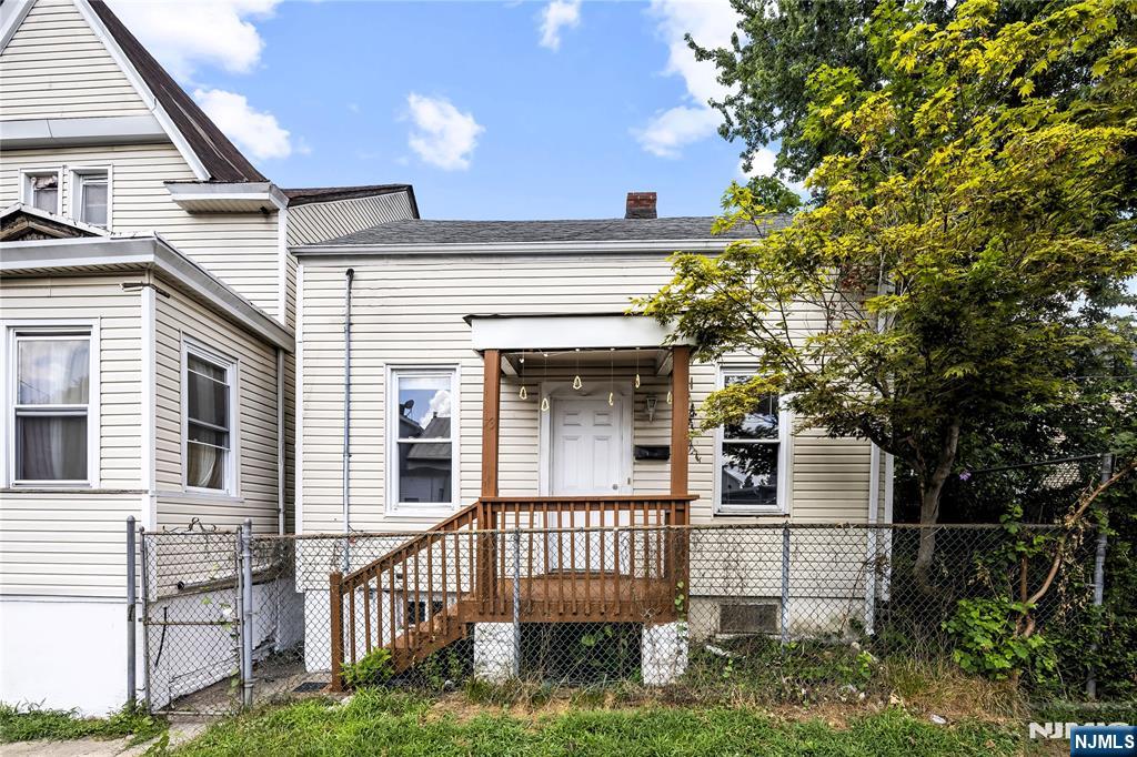 $325,000 Colonial