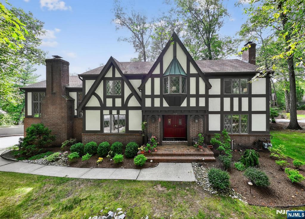 $1,550,000 Colonial
