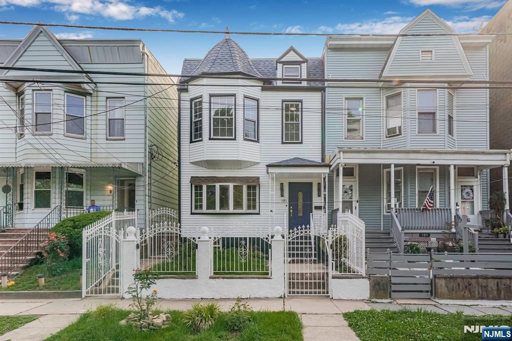 $669,000 Colonial