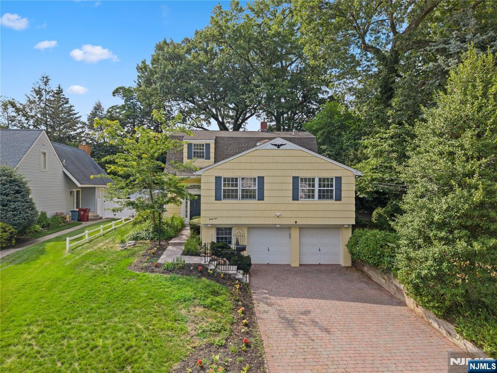 $989,000 Contemporary