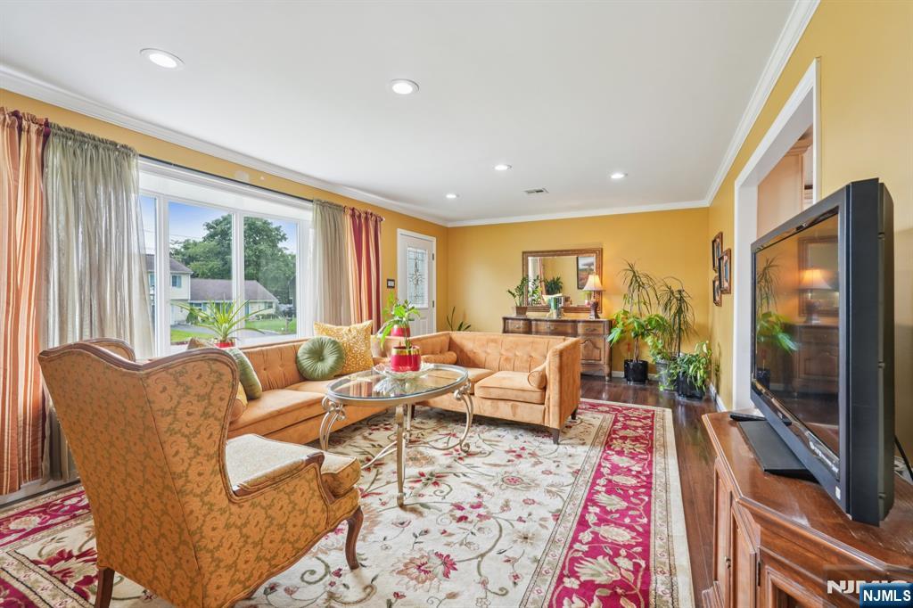 Homes for sale in Wayne, NJ | 20 Leonard Ter, Wayne, NJ 07470 | MLS# 25024020