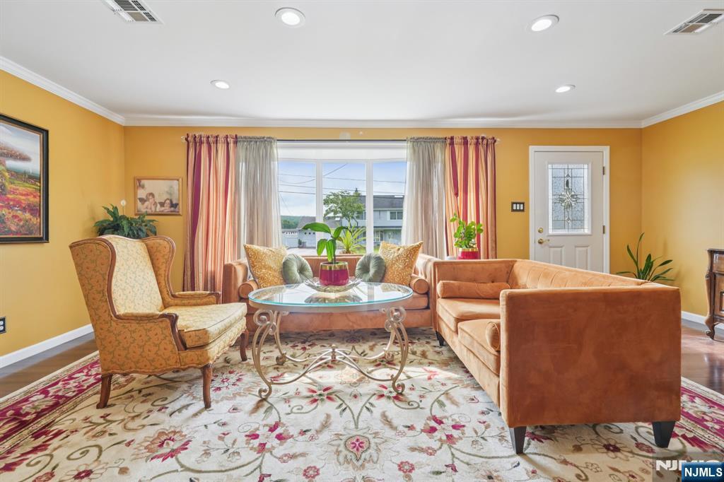 Homes for sale in Wayne, NJ | 20 Leonard Ter, Wayne, NJ 07470 | MLS# 25024020