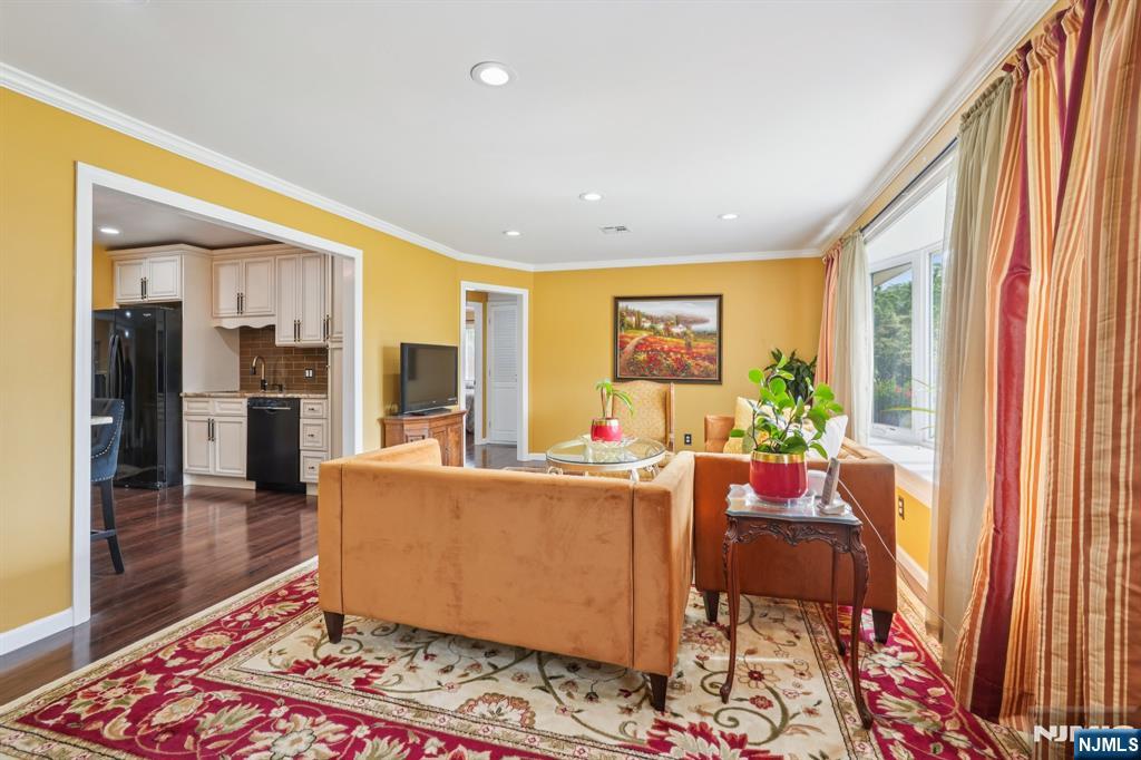 Homes for sale in Wayne, NJ | 20 Leonard Ter, Wayne, NJ 07470 | MLS# 25024020