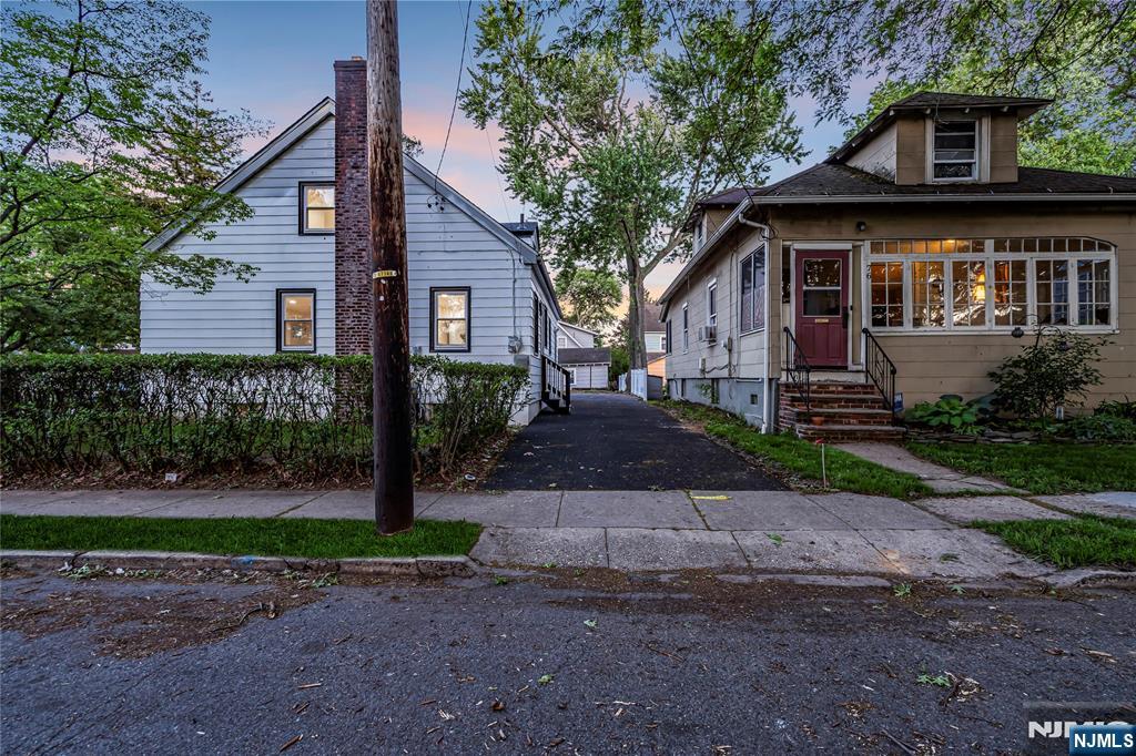 Homes for sale in Maplewood, NJ | 132 Garfield Pl, Maplewood, NJ 07040 | MLS# 25024053