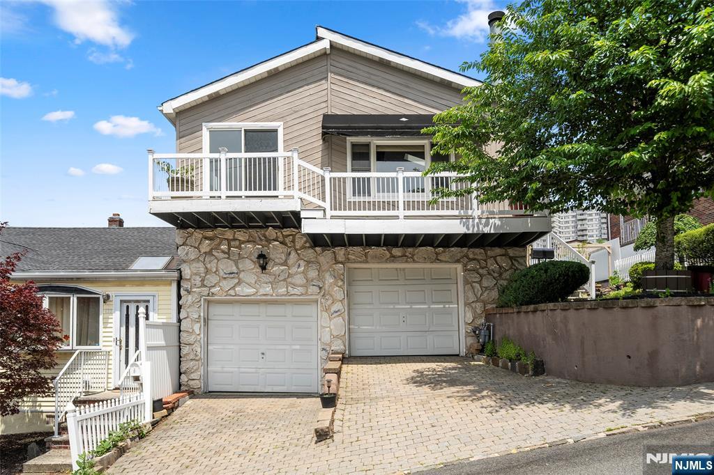 $950,000 Contemporary