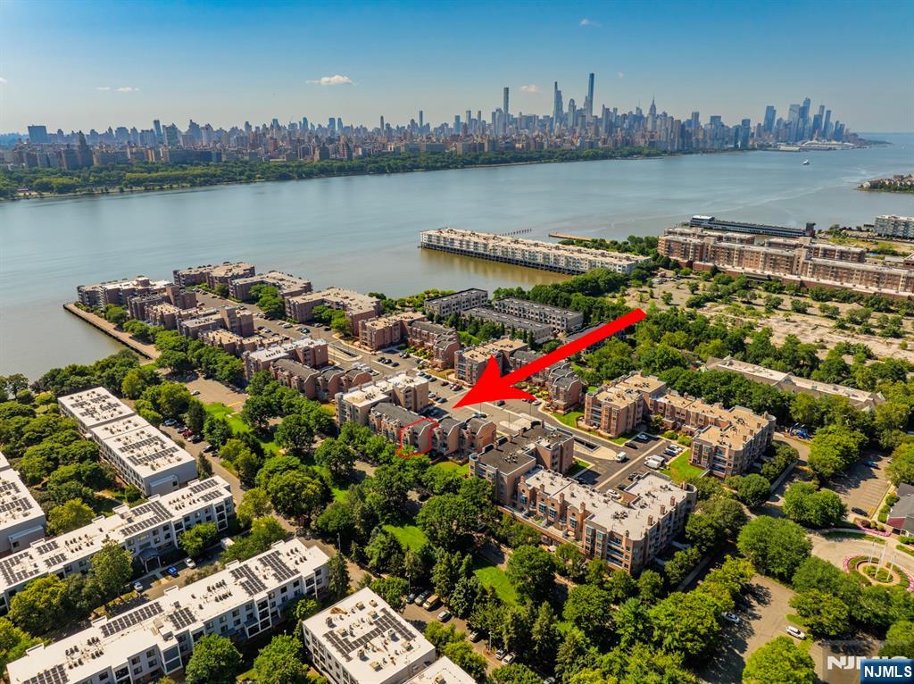 Homes for sale in Edgewater, NJ | 312 Franklin Ct, Edgewater, NJ 07020 | MLS# 25024124