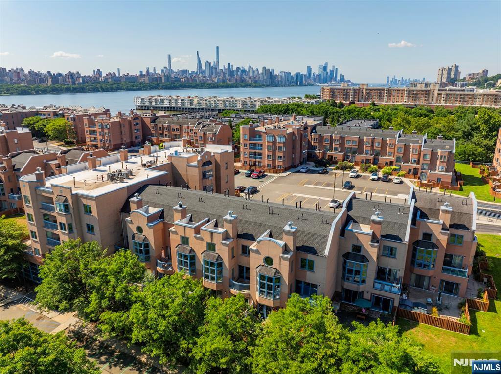 Homes for sale in Edgewater, NJ | 312 Franklin Ct, Edgewater, NJ 07020 | MLS# 25024124