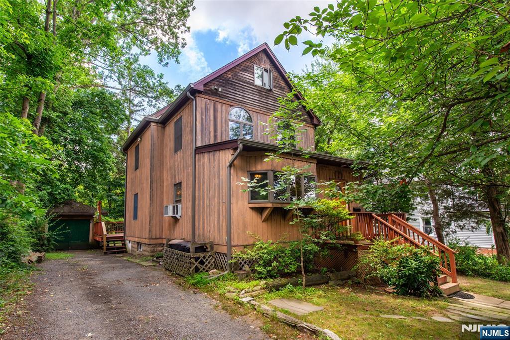$600,000 Colonial