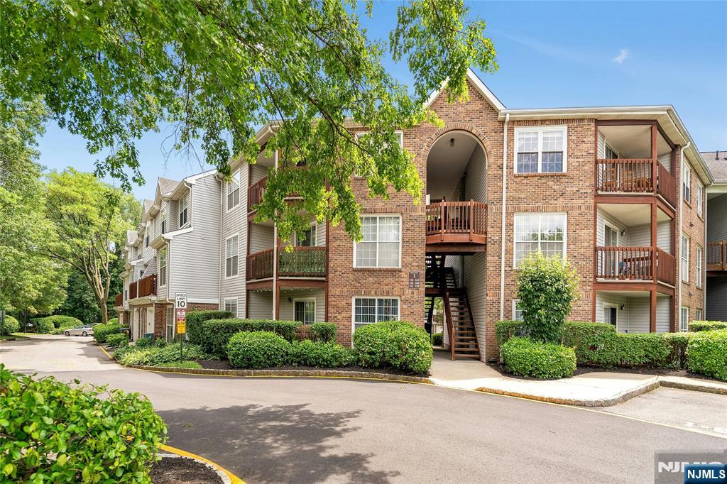 $599,000 Townhouse