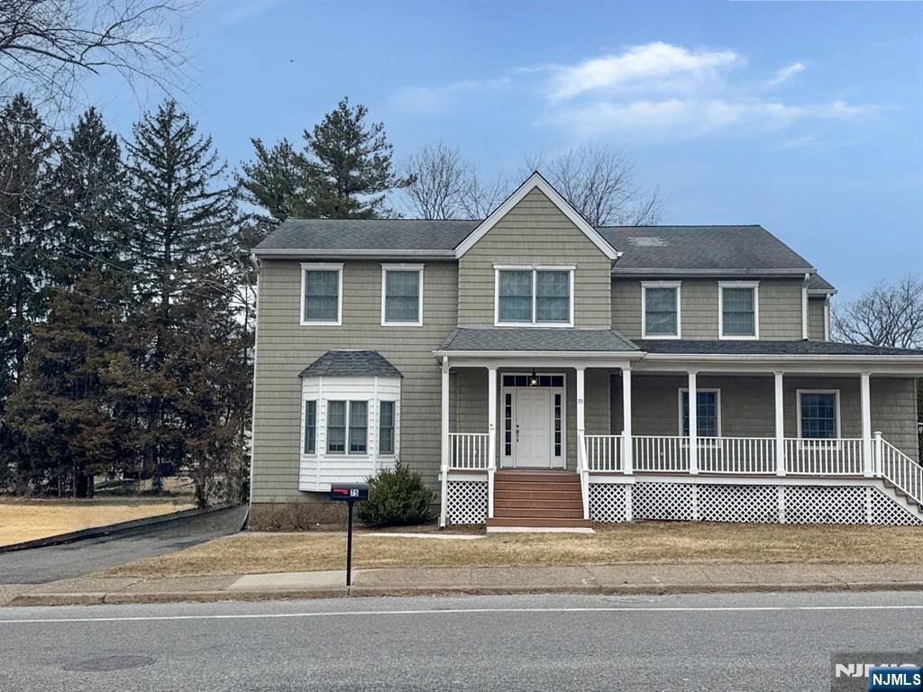 $724,900 Colonial