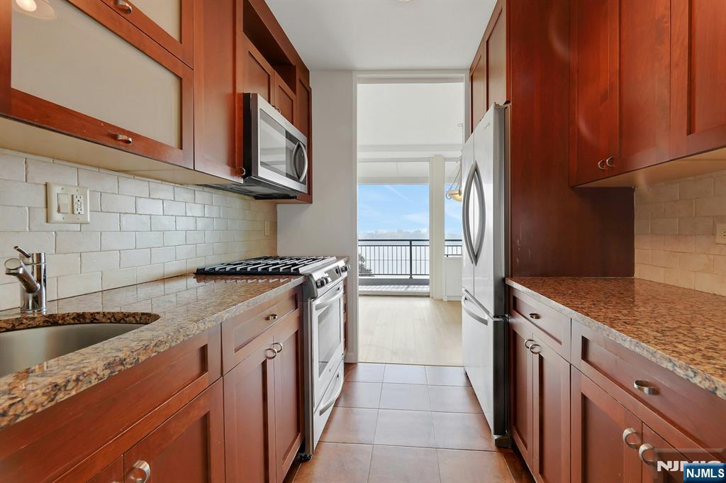 Homes for sale in Fort Lee, NJ | 2 Horizon Rd #627, Fort Lee, NJ 07024 | MLS# 25024249