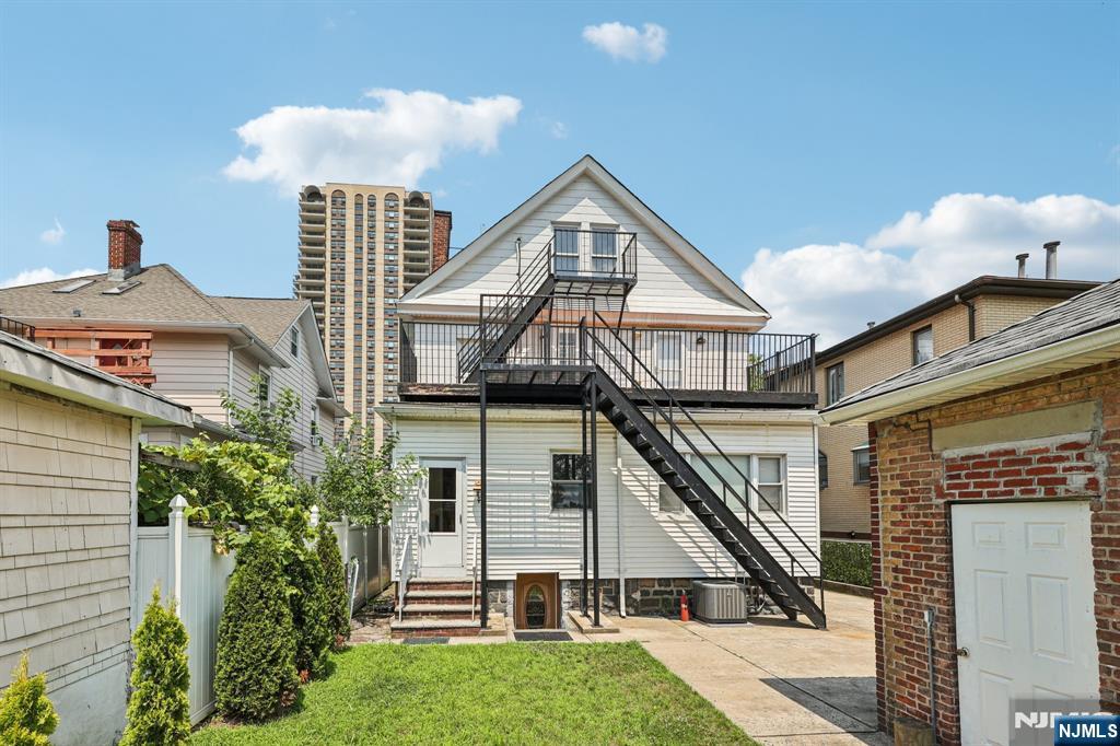 Homes for sale in North Bergen, NJ | 5 77th St, North Bergen, NJ 07047 | MLS# 25024328