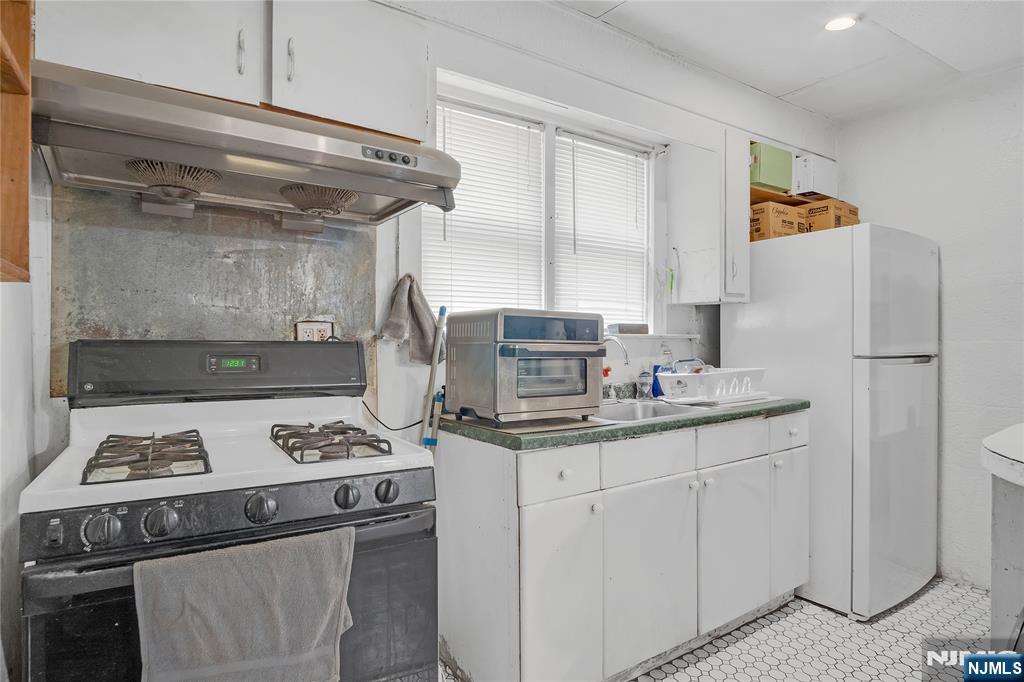 Homes for sale in Harrison, NJ | 100 Grant Ave, Harrison, NJ 07029 | MLS# 25024332