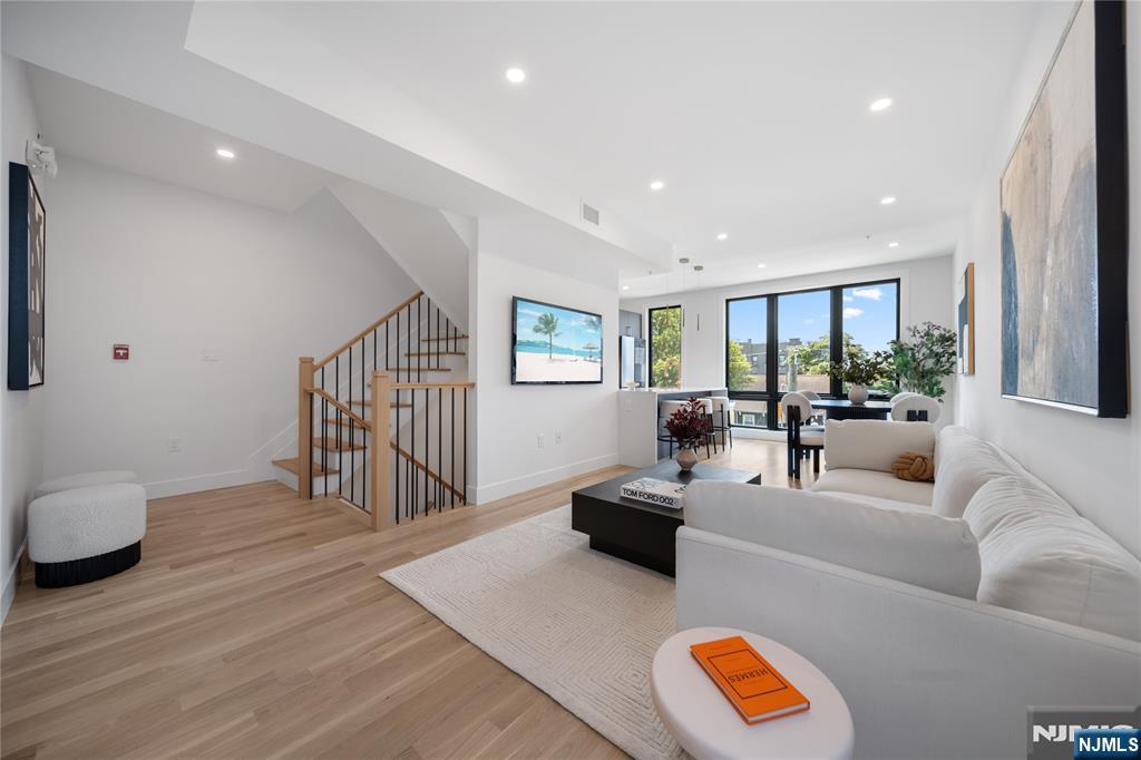 $939,000 Condo