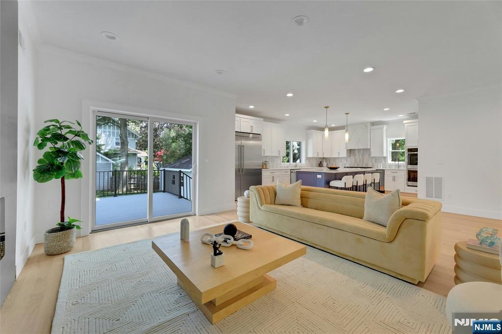 $1,295,000 Colonial
