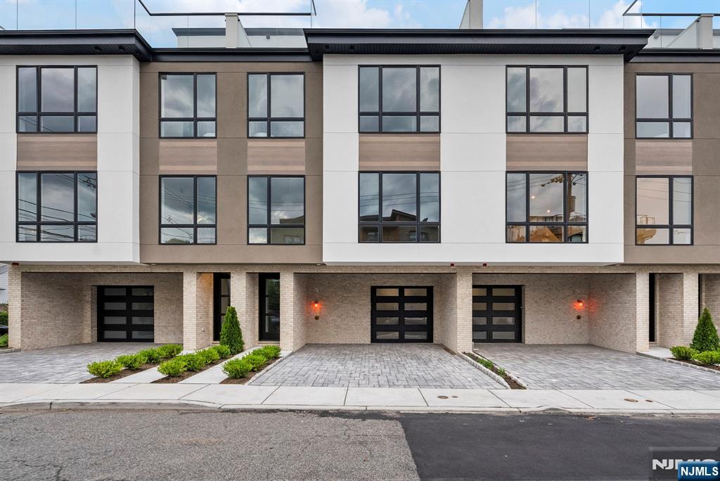 $1,499,999 Townhouse