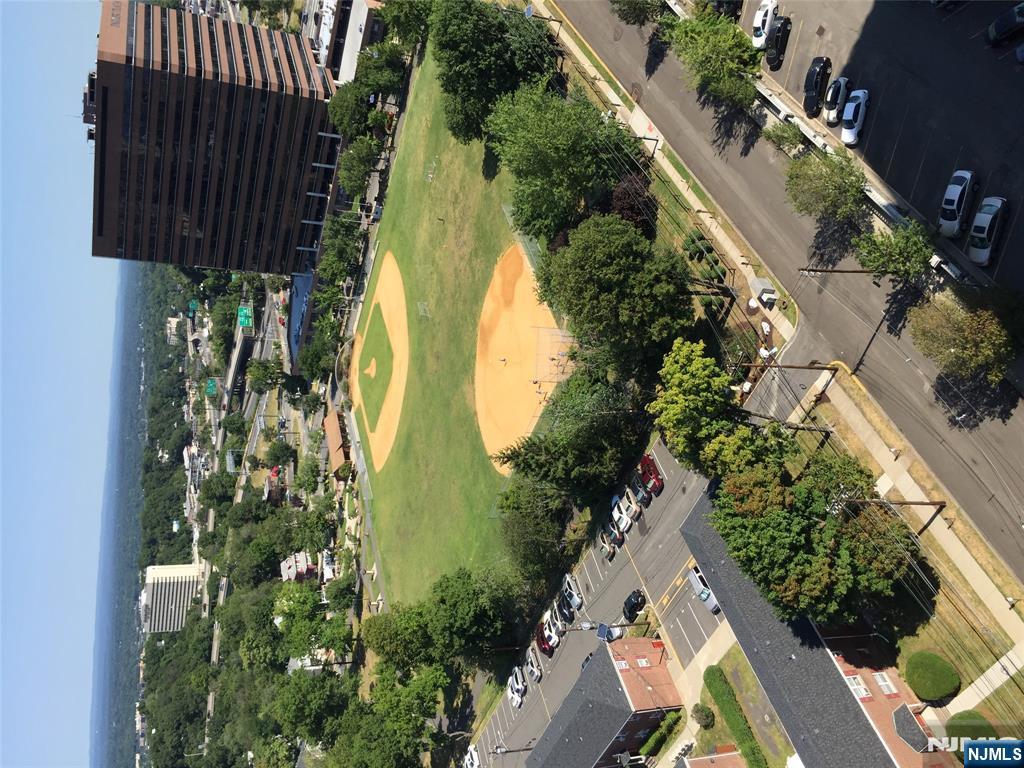 Homes for sale in Fort Lee, NJ | 2000 Linwood Ave #9N, Fort Lee, NJ 07024 | MLS# 25024535