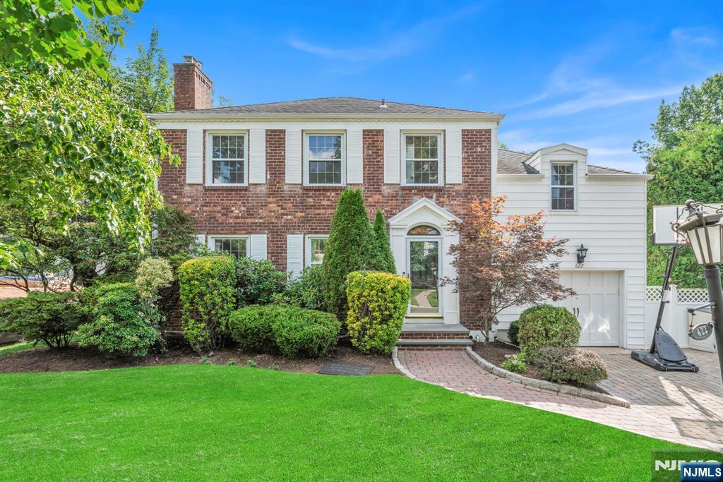 $1,150,000 Colonial