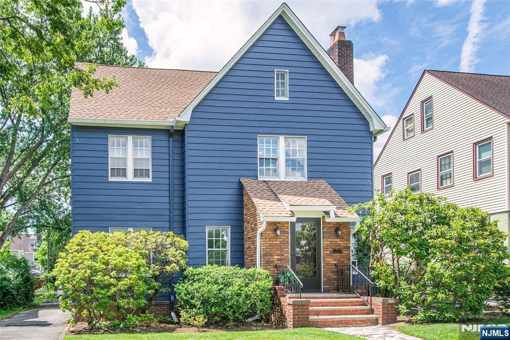 $899,000 Colonial