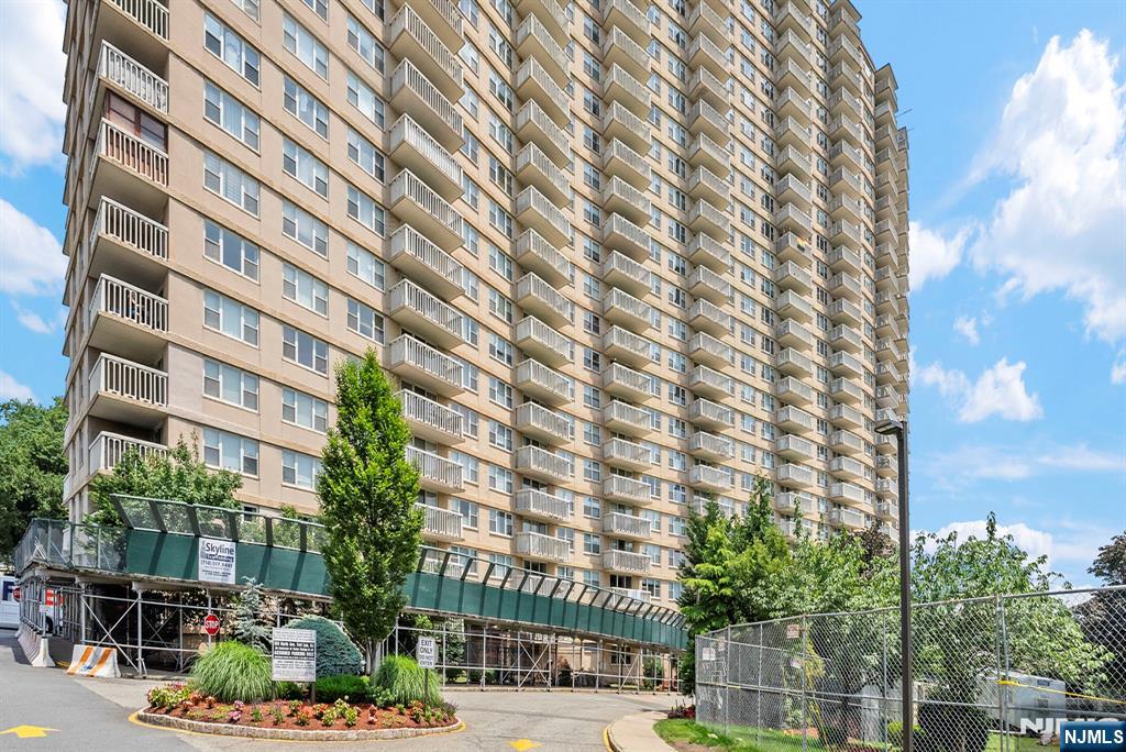 $200,000 Co-op