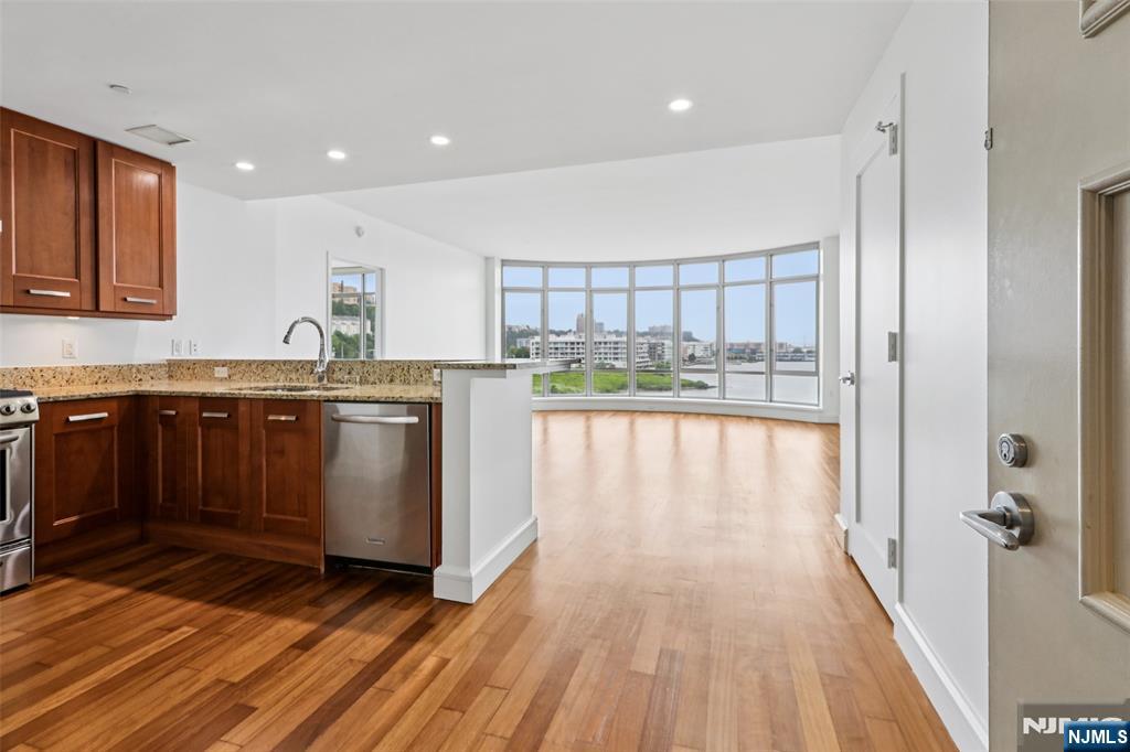 Homes for sale in North Bergen, NJ | 8100 River Rd #613, North Bergen, NJ 07047 | MLS# 25024673