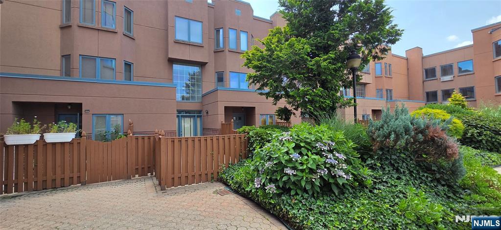 $788,000 Townhouse