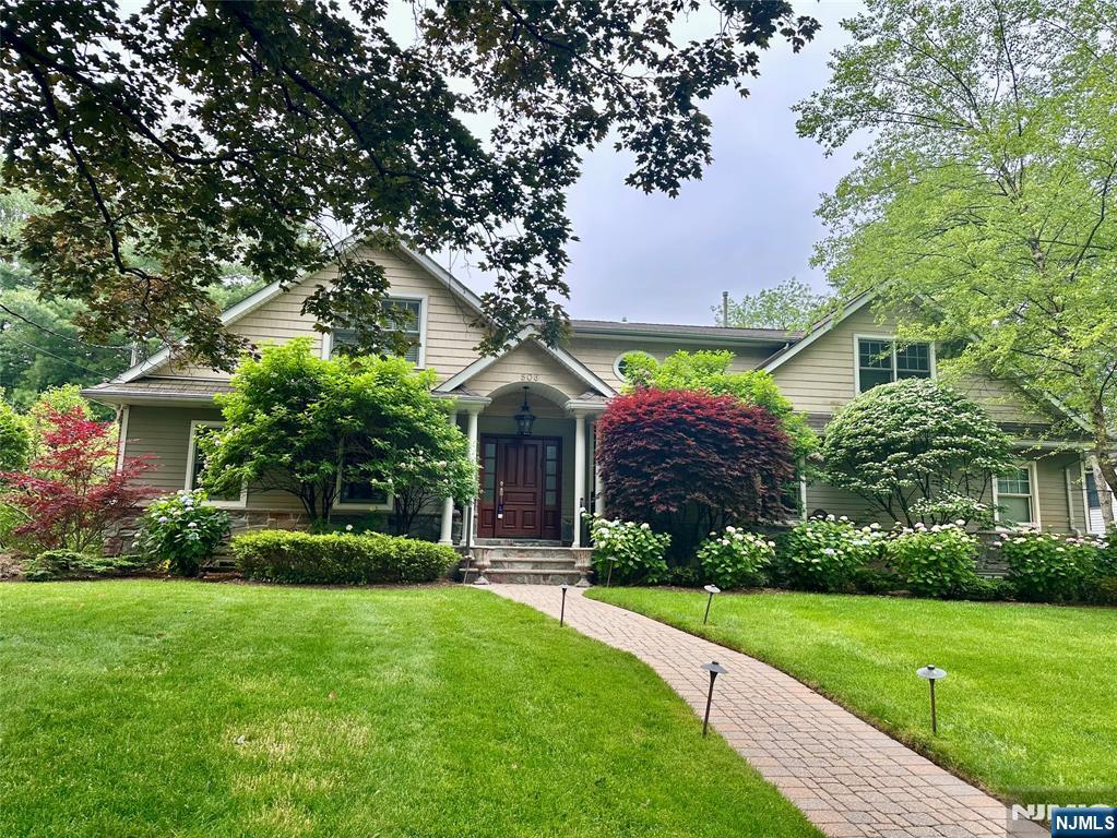 $2,300,000 Colonial