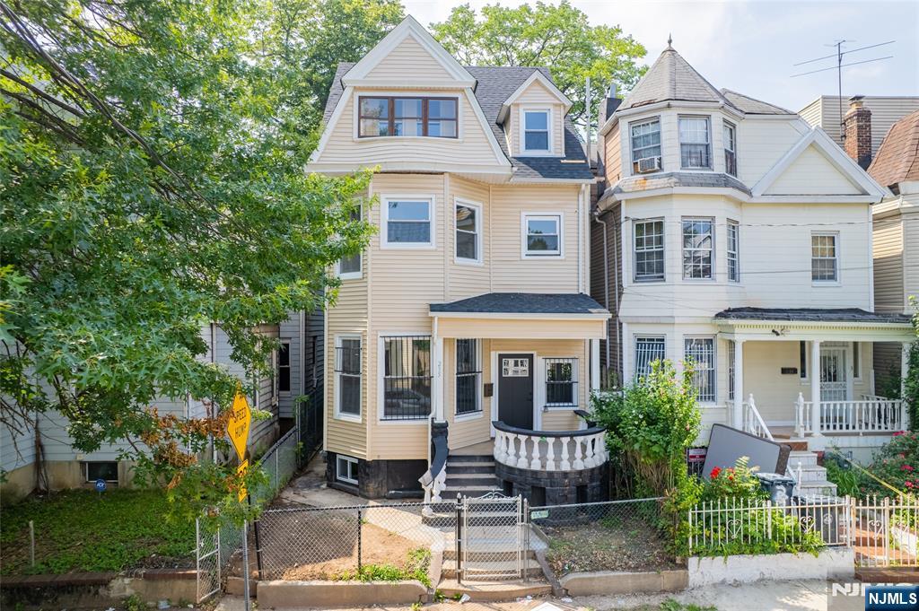 $589,000 Colonial