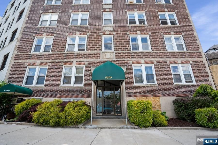 Homes for sale in West New York, NJ | 6309 Boulevard East #34, West New York, NJ 07093 | MLS# 25024762